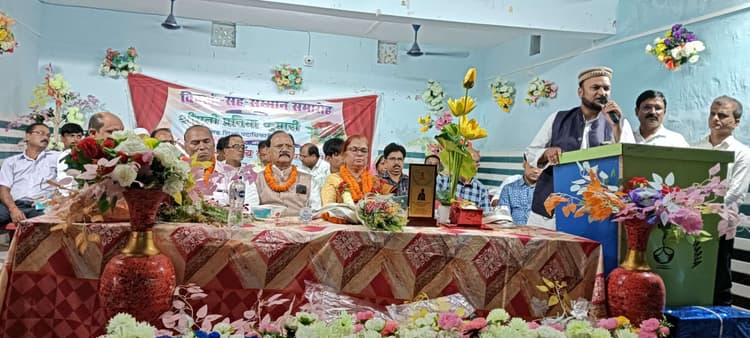 बीईओ को सेवानिवृत्ति पर दी विदाई