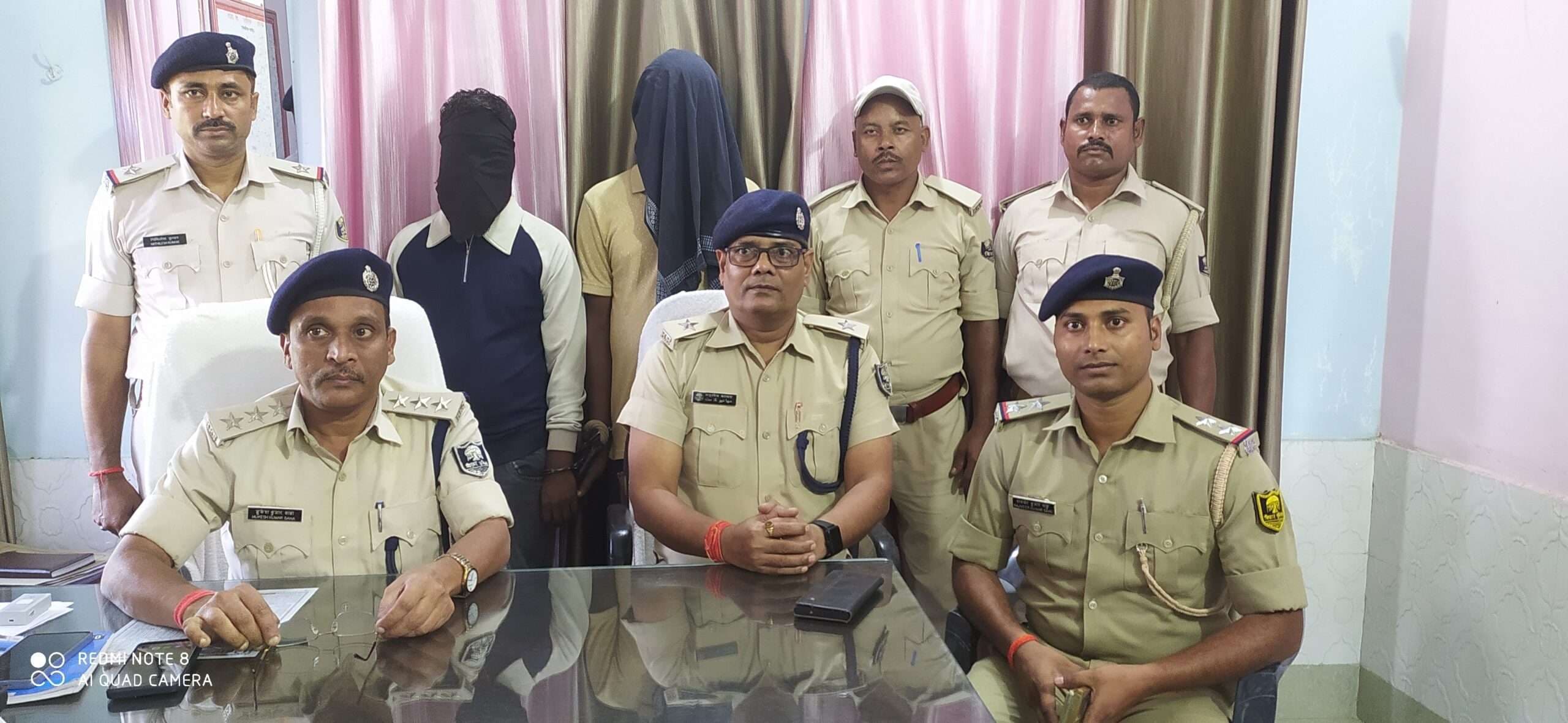 नेपाल के झुमका जेल से फरार दो अपराधी तीन बाइकों के साथ गिरफ्तार, एक फरार