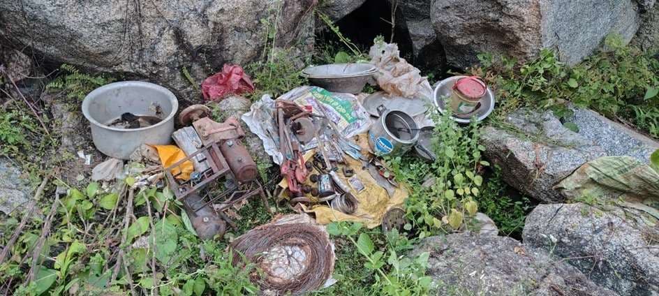 छकरबंधा के मोथा जंगल से सुरक्षाबलों भारी मात्रा में विस्फोटक सामान किया बरामद