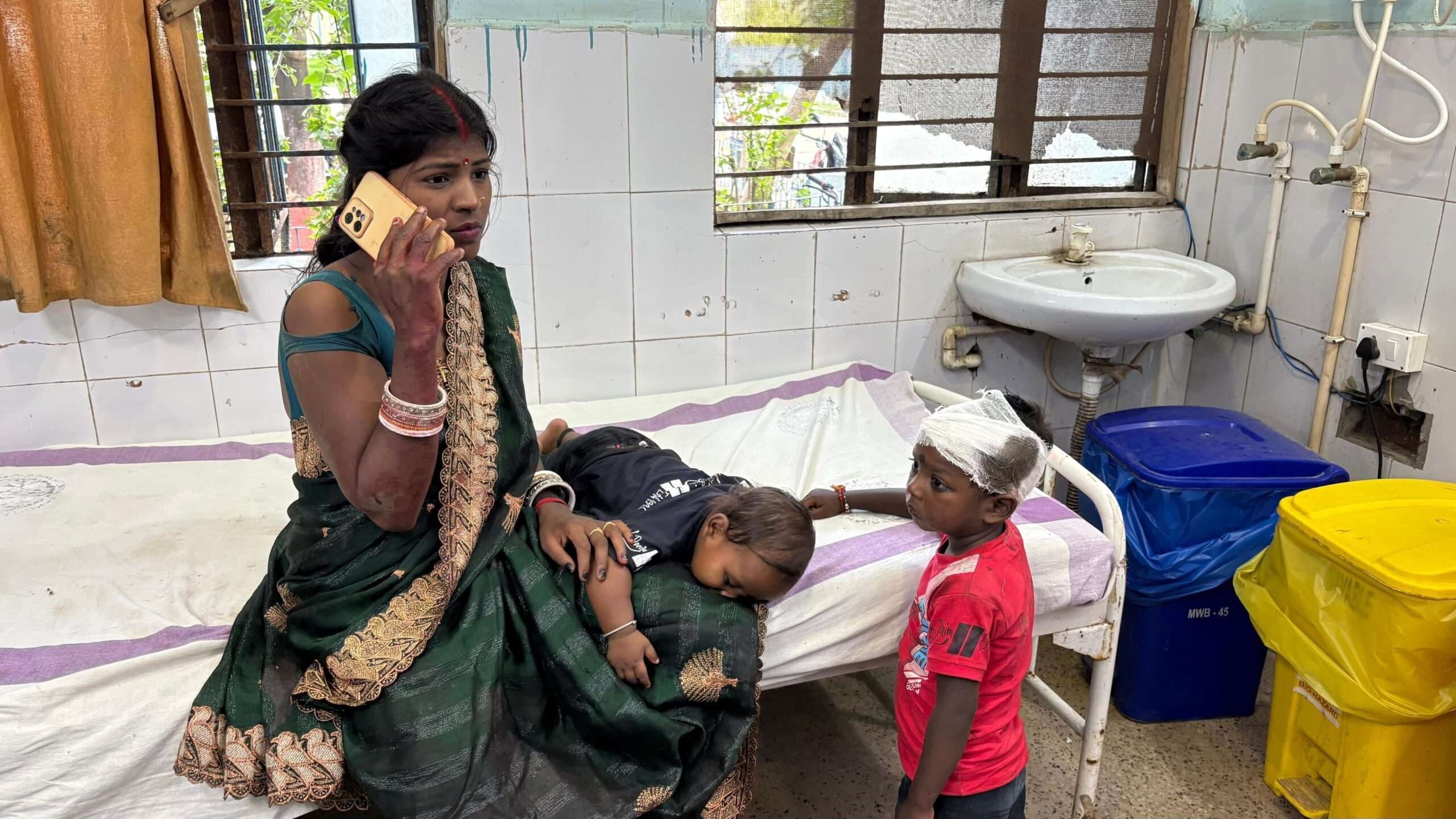 बाइक व साइकिल की टक्कर में चार लोग घायल