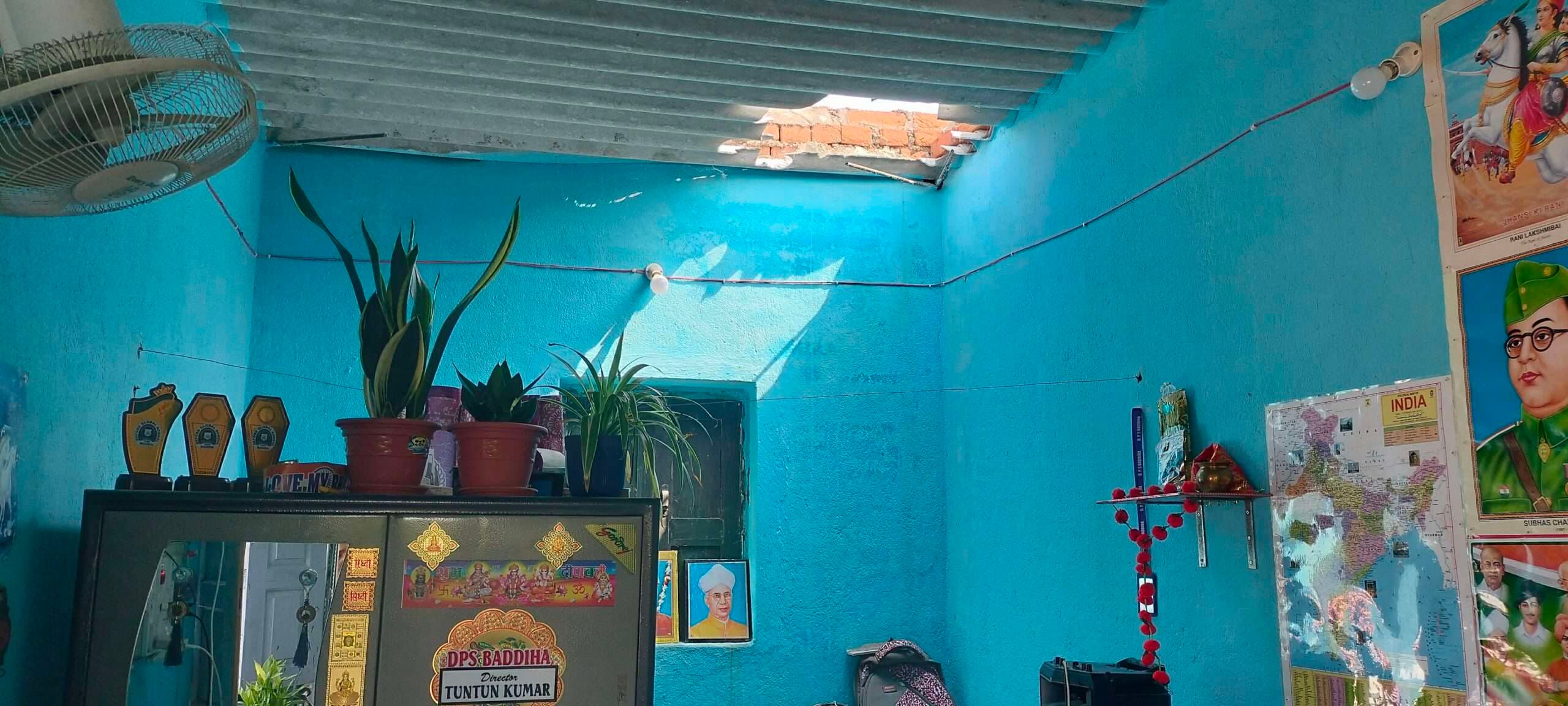 Giridih News :निजी विद्यालय में तीन लाख की चोरी