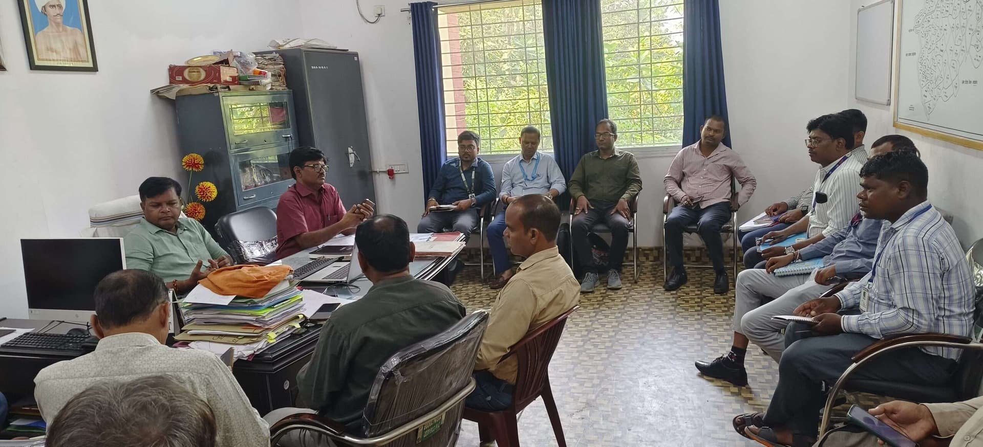 Seraikela Kharsawan News : राजनगर में 268 केसीसी आवेदन लंबित, अक्तूबर तक पूरा करें: मलय
