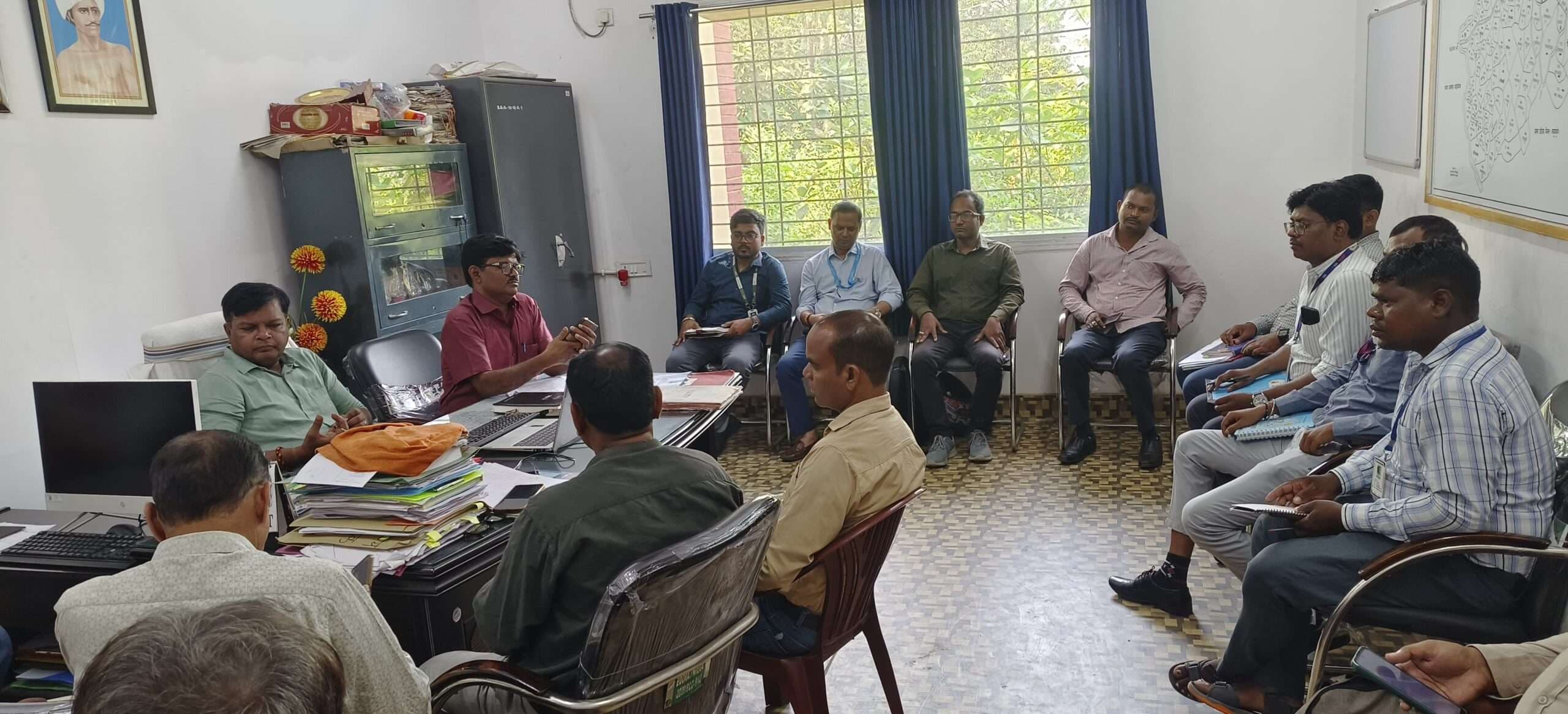 Seraikela Kharsawan News : राजनगर में 268 केसीसी आवेदन लंबित, अक्तूबर तक पूरा करें: मलय