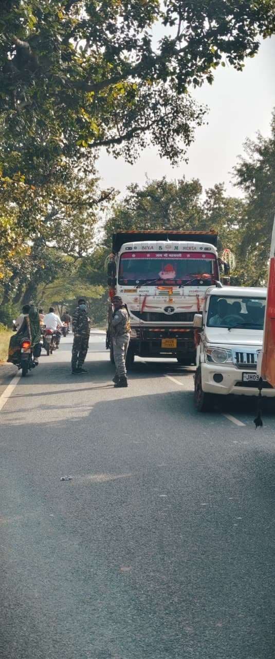 Giridih News :चार घंटे के ब्लॉक की घोषणा के बावजूद रेलवे फाटक बंद रहा एक ही घंटे