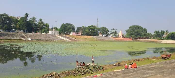 छठ पर्व निकट, लेकिन घाटों की सफाई धीमी रफ्तार से