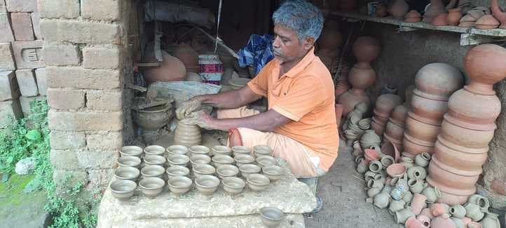 दीपावली पर खिले कुम्हारों के चेहरे, मिट्टी के दीयों की बढ़ी मांग