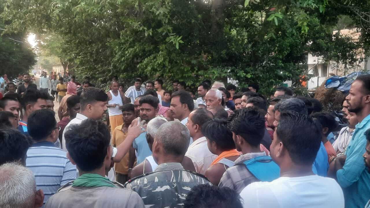 Seraikela Kharsawan News : वृद्ध को हाइवा ने कुचला, मौत