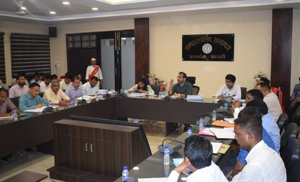 Seraikela Kharsawan News : पटाखा विक्रेताओं के लिए सुरक्षित स्थल चिह्नित