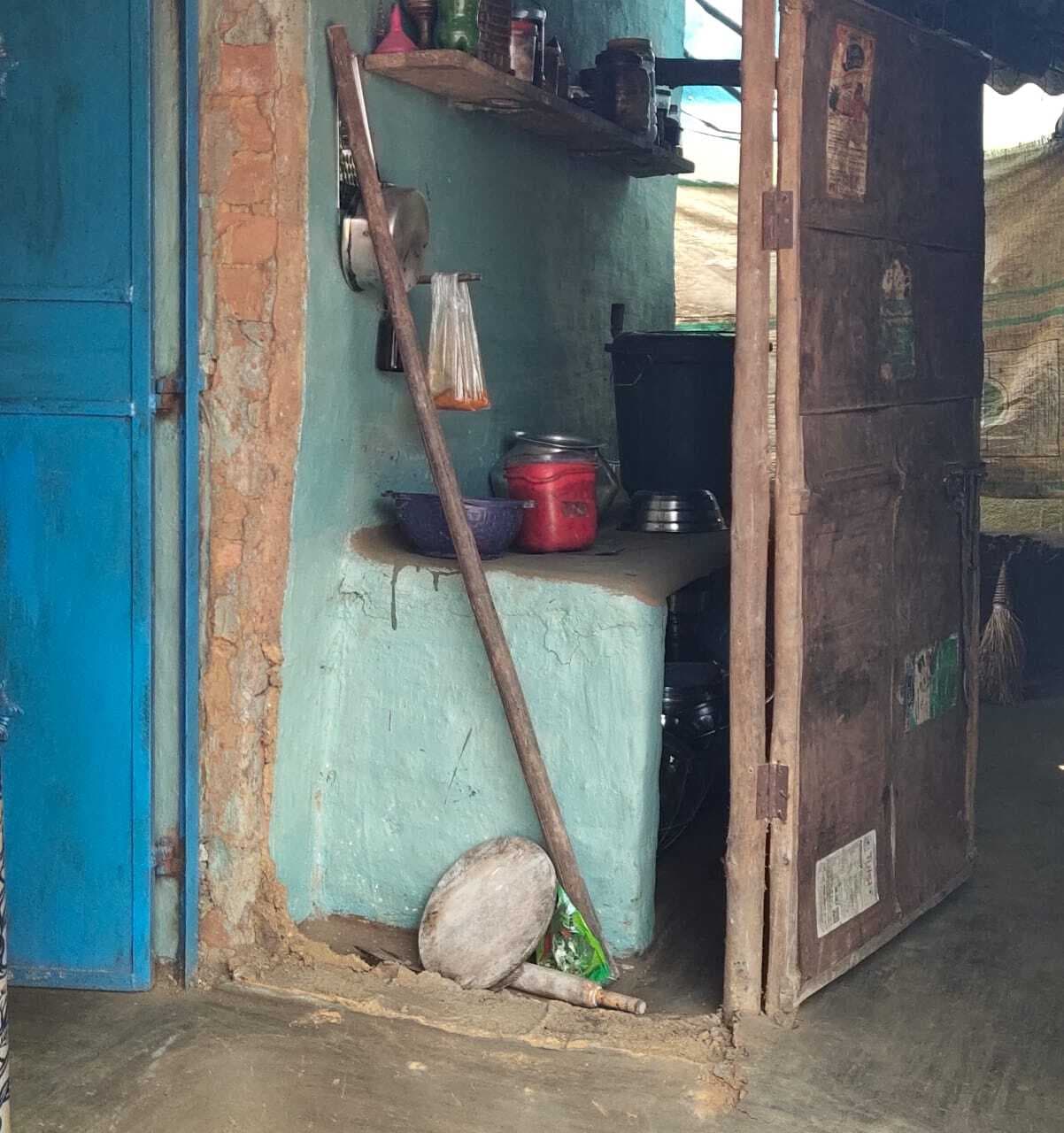 East Singhbhum News : खेल रहे बच्चे पर दीवार गिरी, मौत