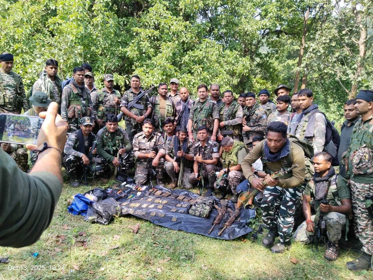 Bokaro News : जंगल से दो एसएलआर व भारी मात्रा में कारतूस बरामद