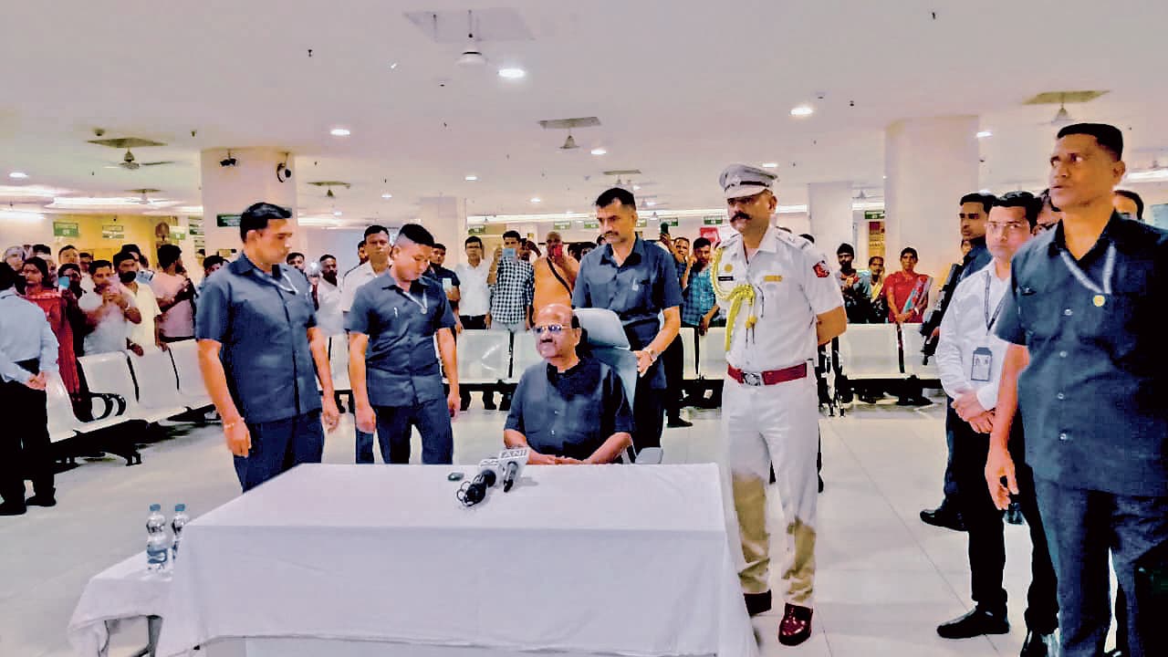 अस्पताल में पीड़िता से मिले राज्यपाल