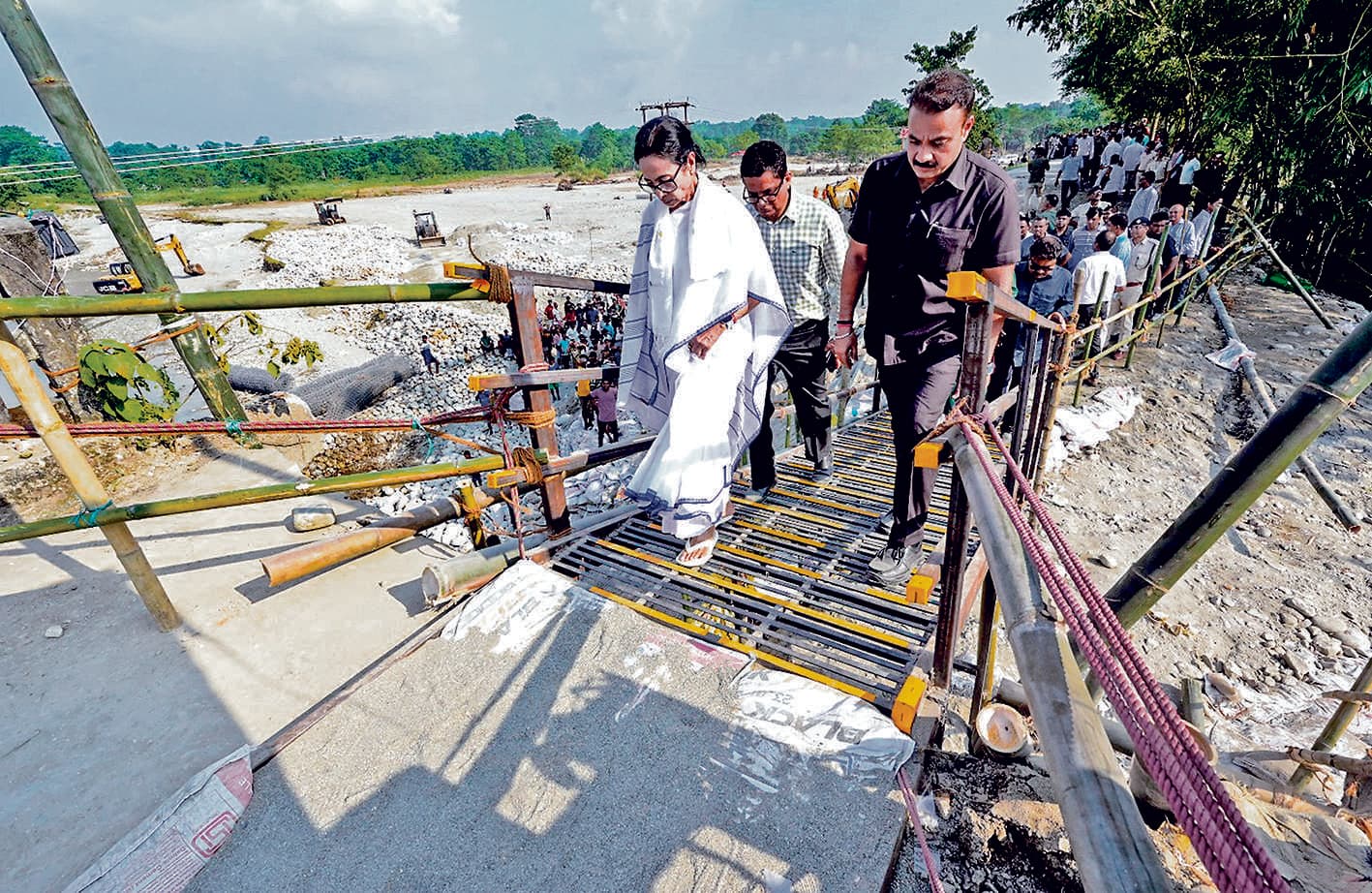भूटान से आने वाले पानी के कारण बंगाल में आयी बाढ़ : ममता