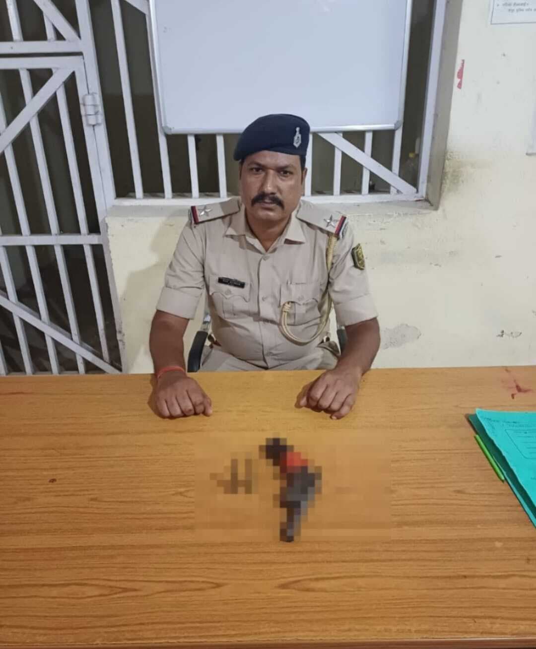 बारे-मिरिया रोड से कट्टे व कारतूस के साथ तीन किशोर धराये