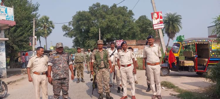 मैगरा थाने की पुलिस और अर्द्धसैनिक बलों ने चलाया सर्च अभियान