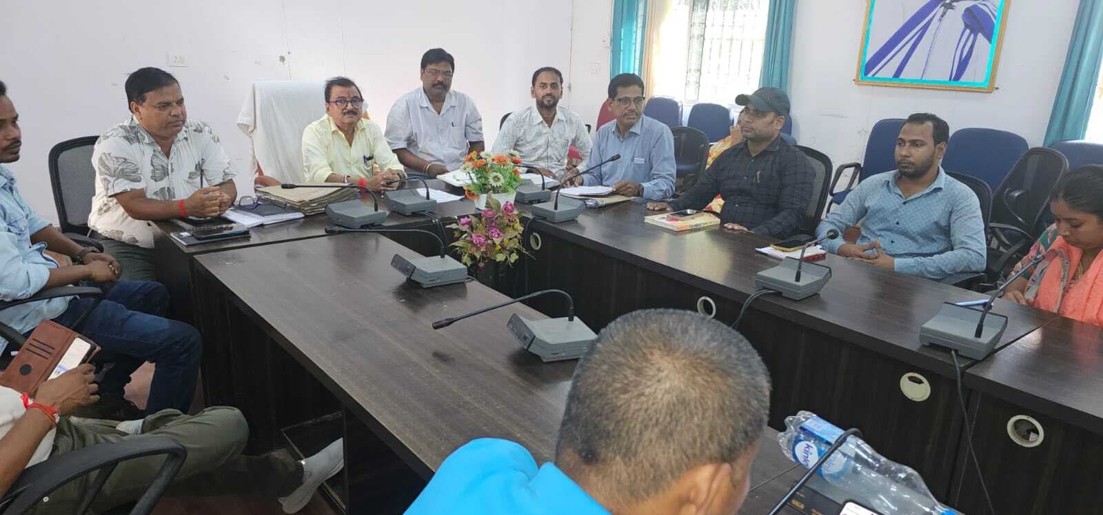 बीडीओ ने की विकास योजनाओं की समीक्षा