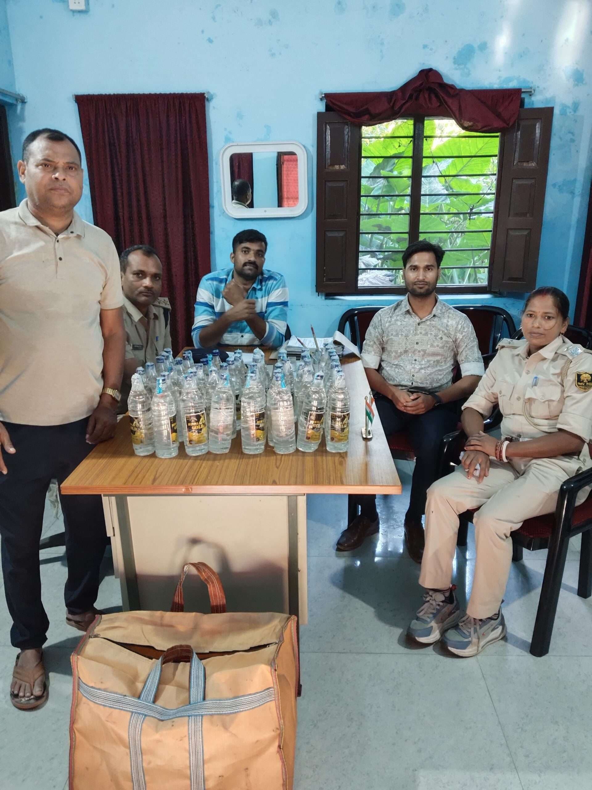 ट्रेन से 30 लीटर शराब बरामद