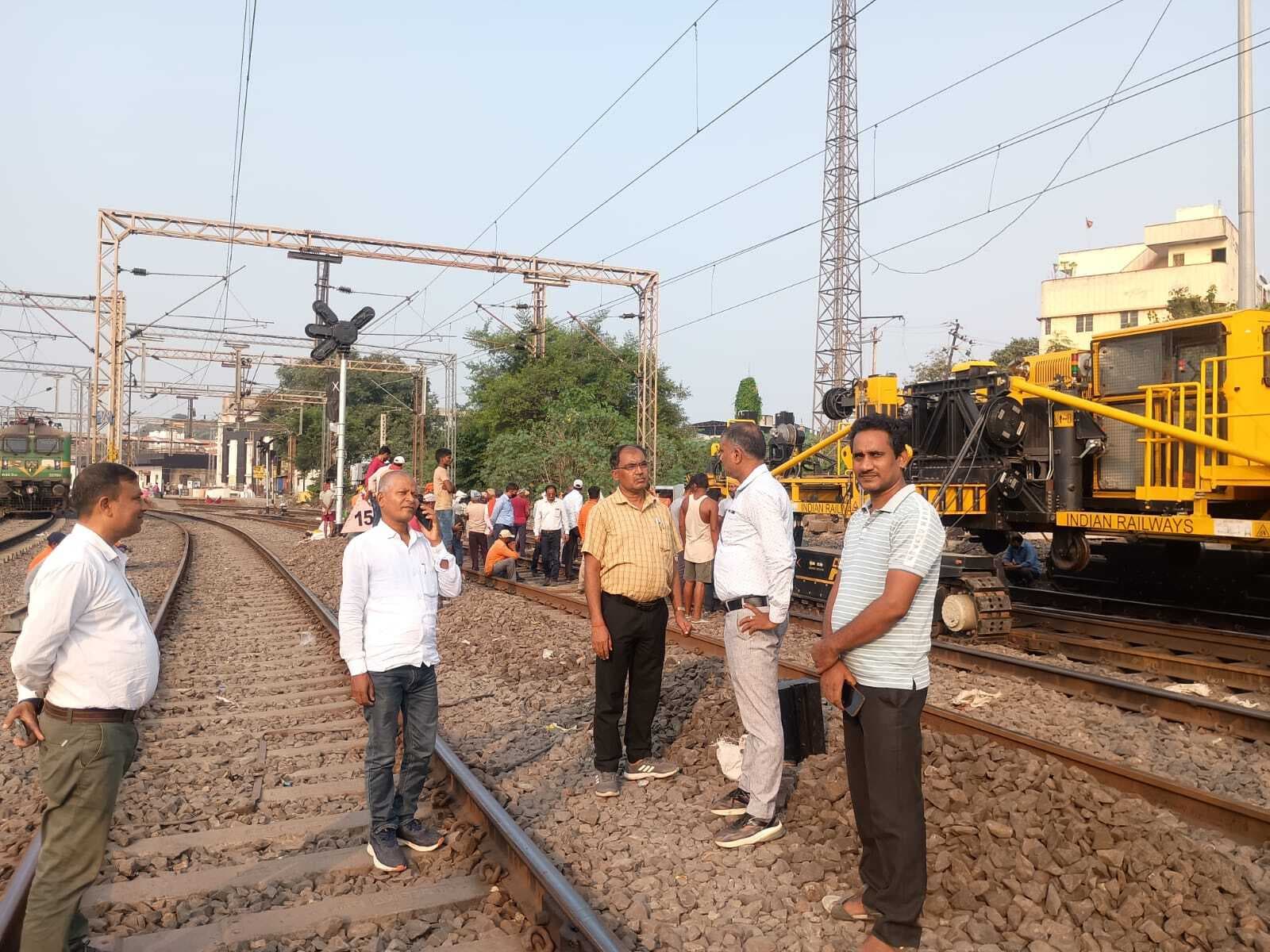 गया रेलवे स्टेशन स्थित एक नंबर गुमटी के पास ढाई घंटे तक लिया गया मेगा ब्लॉक