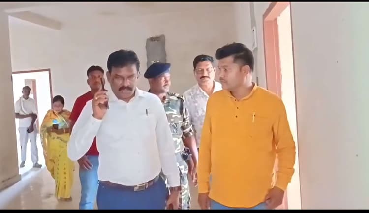 चार वर्षों से अधूरा पड़ा है तैमारा पीएचसी, संवेदक को अल्टीमेटम