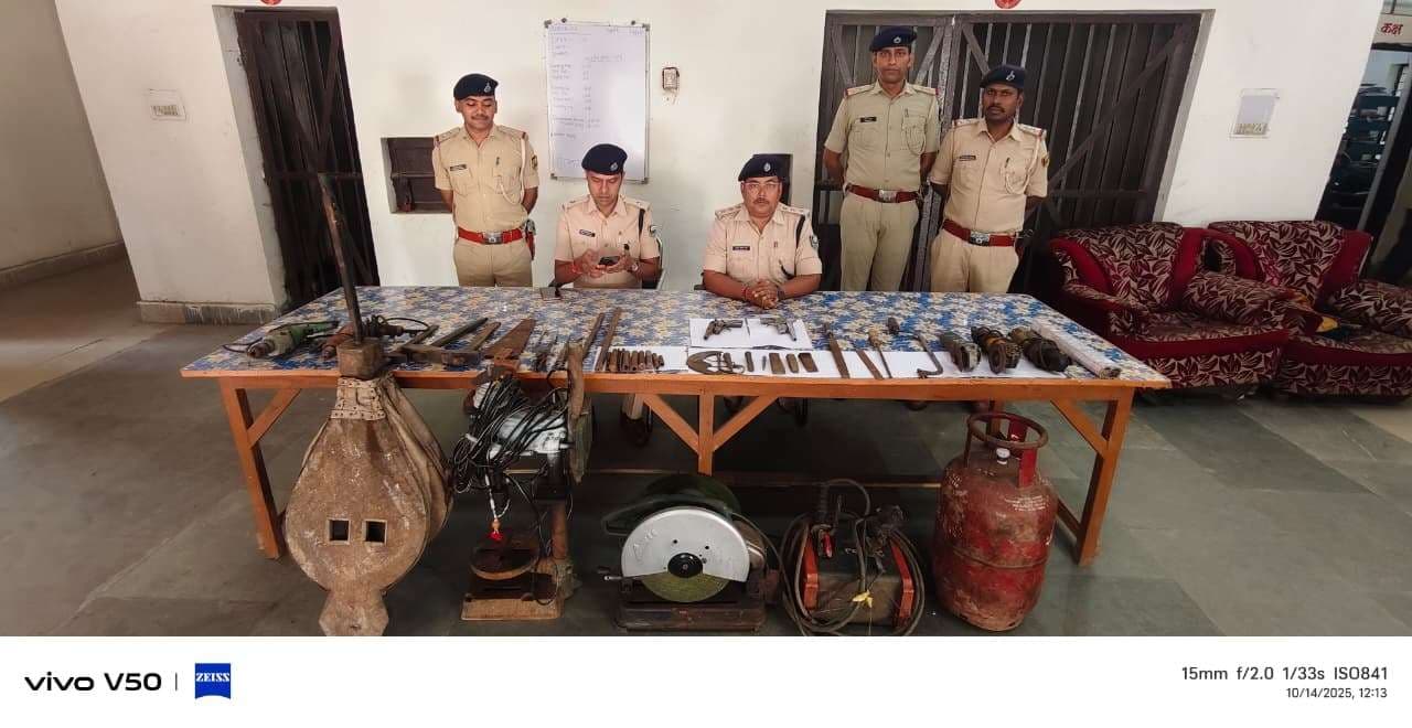 वेल्डिंग दुकान की आड़ में अवैध हथियार बनाते व बेचते थे दो सगे भाई