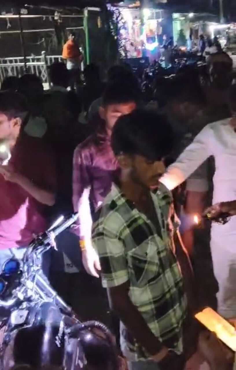 बाइक चोरी का प्रयास कर रहे वार्ड सदस्य के पुत्र को ग्रामीणों ने पकड़ा