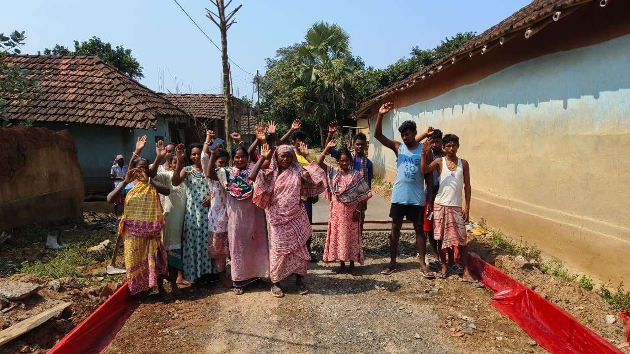 मुर्गाडांगा रस्सी टोला में सड़क निर्माण का विरोध