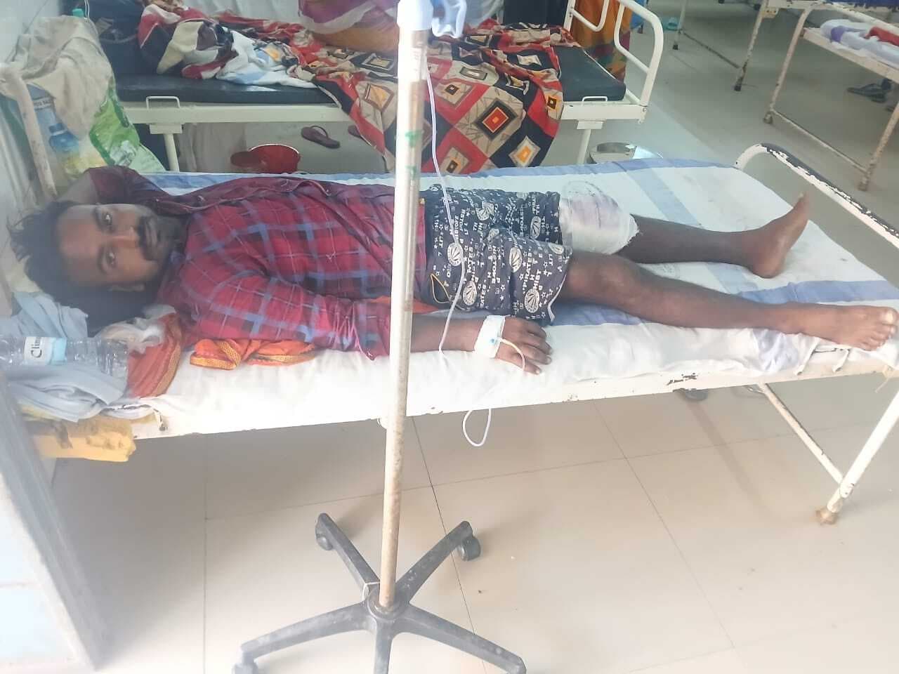 आपसी रंजिश में ट्रैक्टर चालक पर गोलीबारी, घुटने में लगी एक गोली, भर्ती