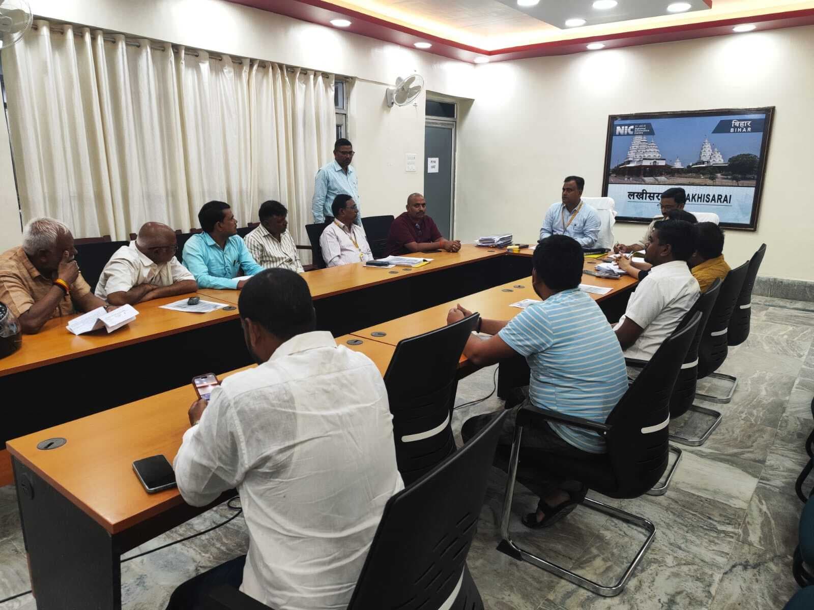 प्रिंट सामग्री की एक प्रति जिला चुनाव कार्यालय में जमा कराएं