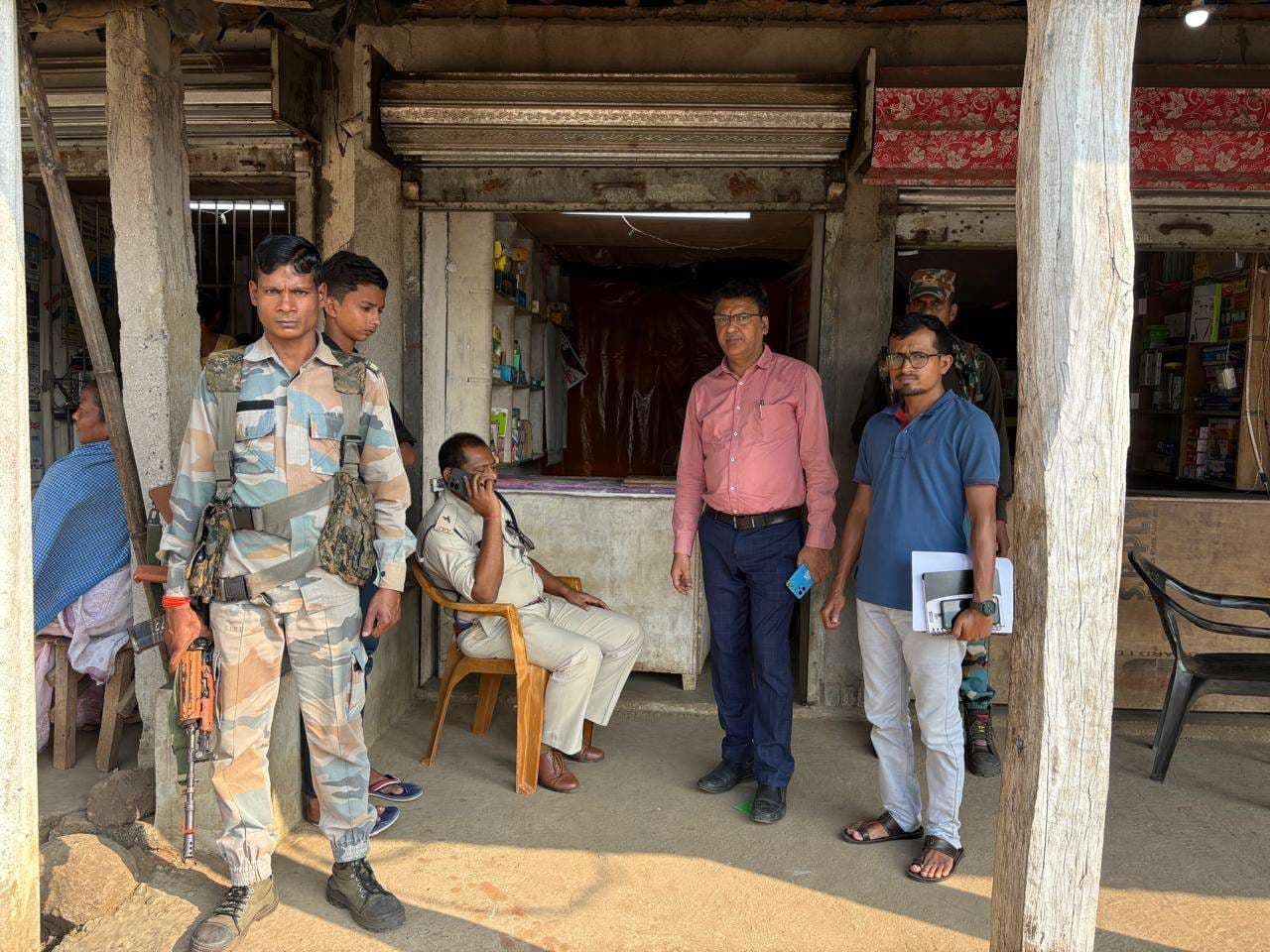 बीडीओ ने ग्राहक सेवा केंद्रों का किया औचक निरीक्षण