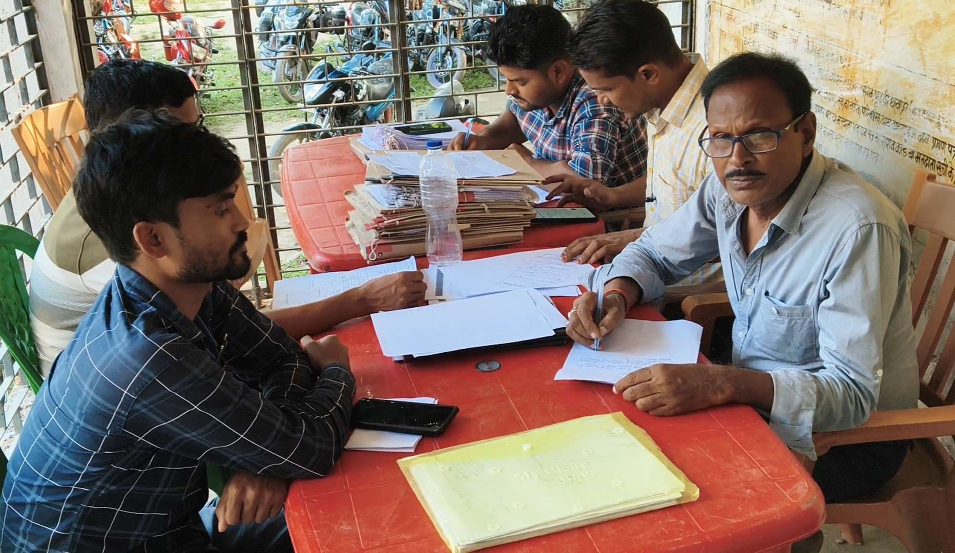 बलरामपुर से चार व कदवा से एक ने कटायी नाजिर रसीद, अब तक कोई नामांकन नहीं