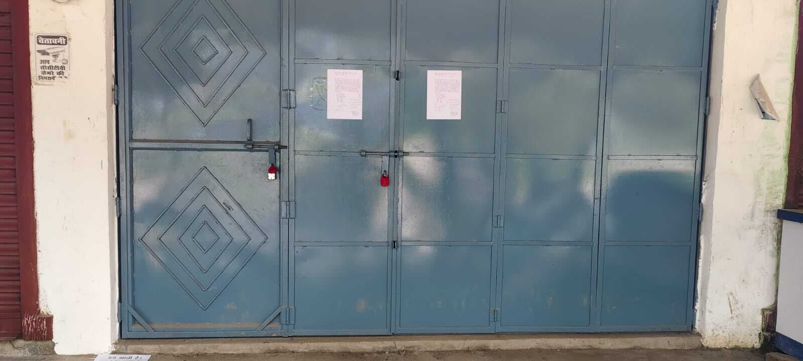 गोदाम से 13.25 लीटर विदेशी शराब जब्त, तस्कर गिरफ्तार