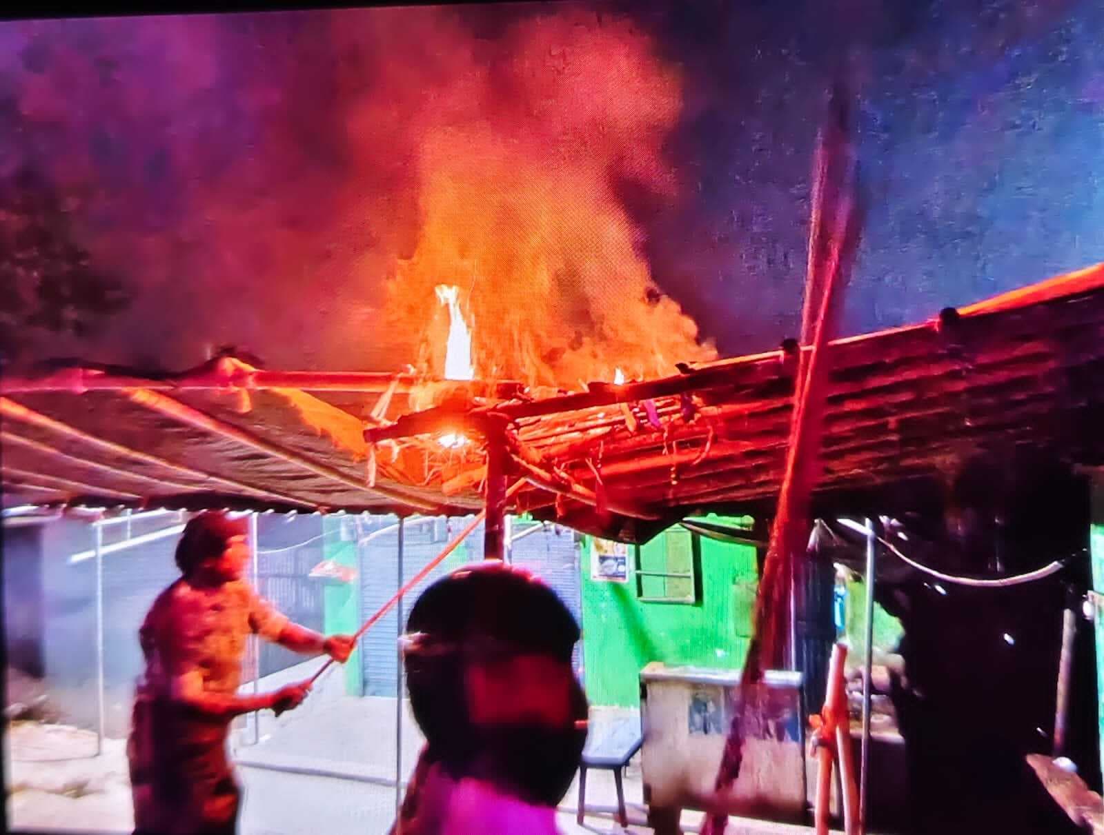 सारवां : पुलिस पेट्रोलिंग टीम ने गुमटी में लगी आग बुझायी