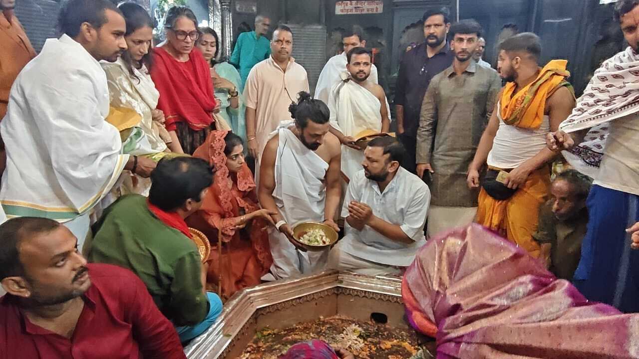 साउथ फिल्मों के अभिनेता सुदीप संजीव परिवार के साथ पहुंचे गया जी, विष्णुपद में किया पिंडदान