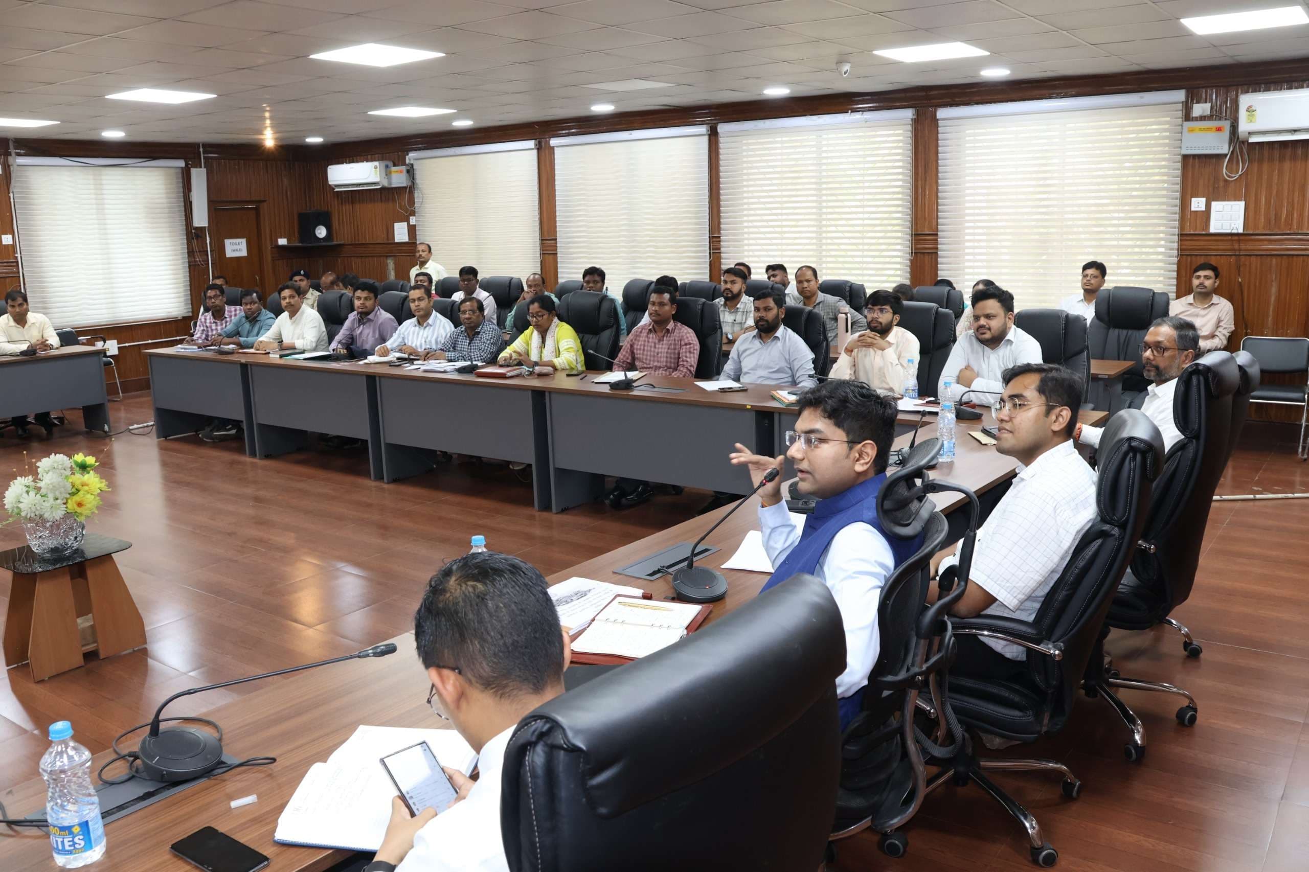 छठ घाटों की व्यापक साफ-सफाई करायें नपकर्मी : डीसी