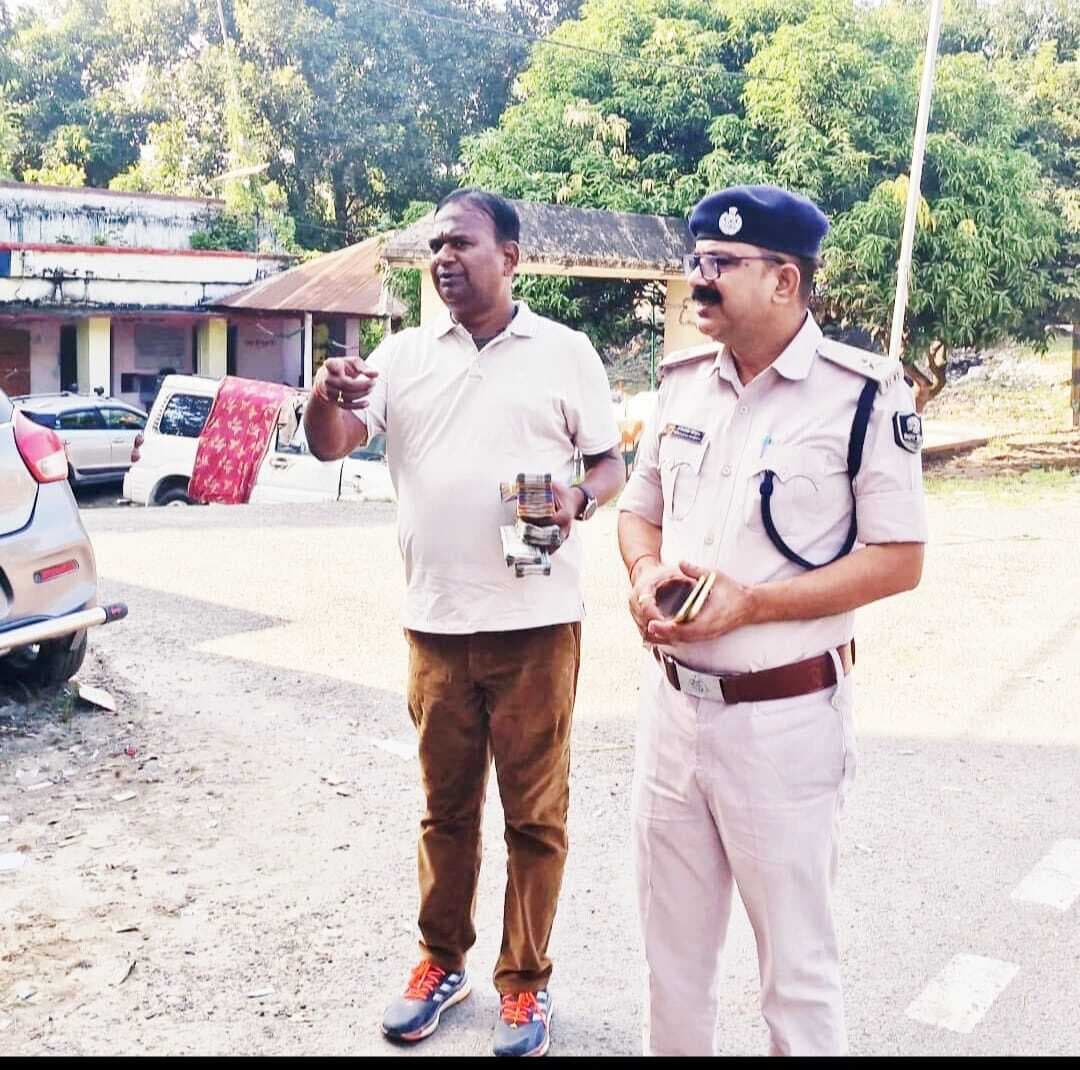 बीडीओ ने युवक के पास से तीन लाख रुपये किया जब्त