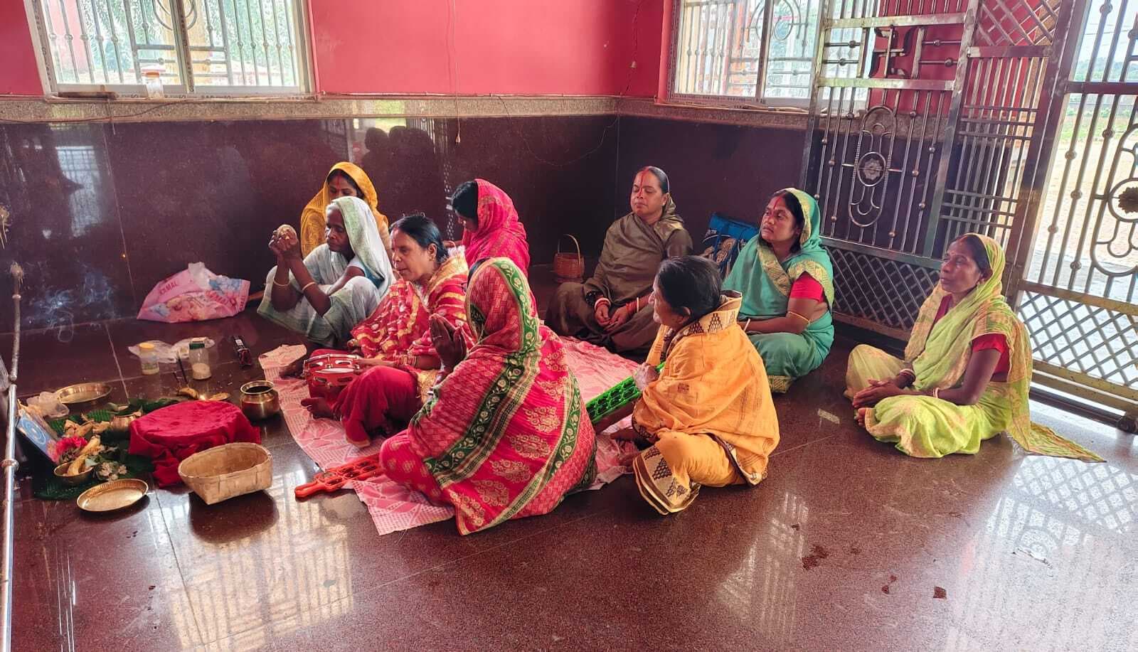 निमिया के डार पर सातो रे… लोकगीत पर झूमे श्रोता