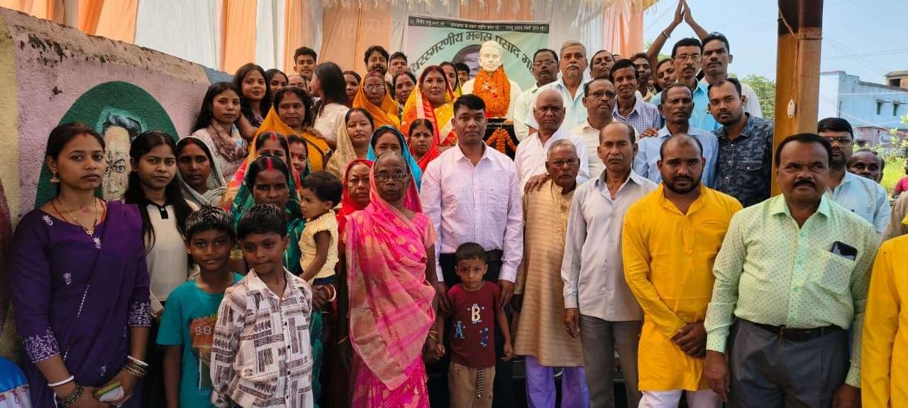 Dhanbad News : कपुरिया मोड़ में झारखंड आंदोलनकारी को दी गयी श्रद्धांजलि