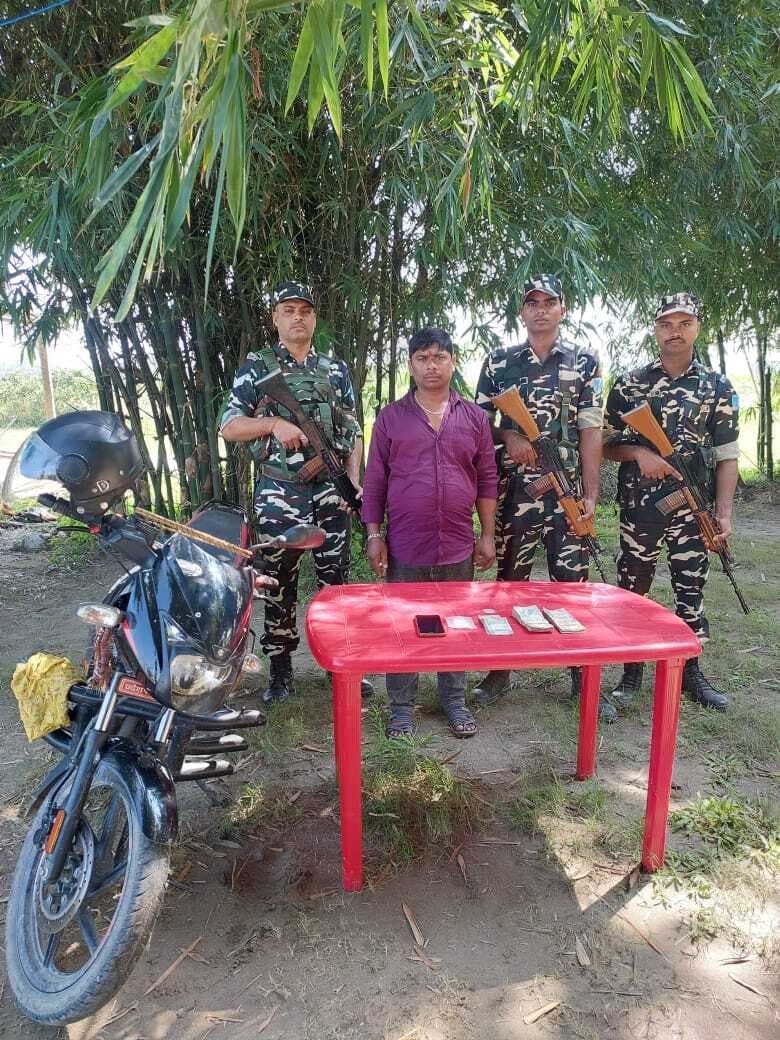 150 ग्राम चांदी व नेपाली व भारतीय करेंसी के साथ नेपाली युवक गिरफ्तार