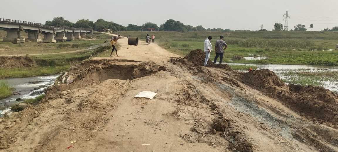 धौरी कुमरशार नदी पर बना डायवर्सन टूटा, लोगों को परेशानी