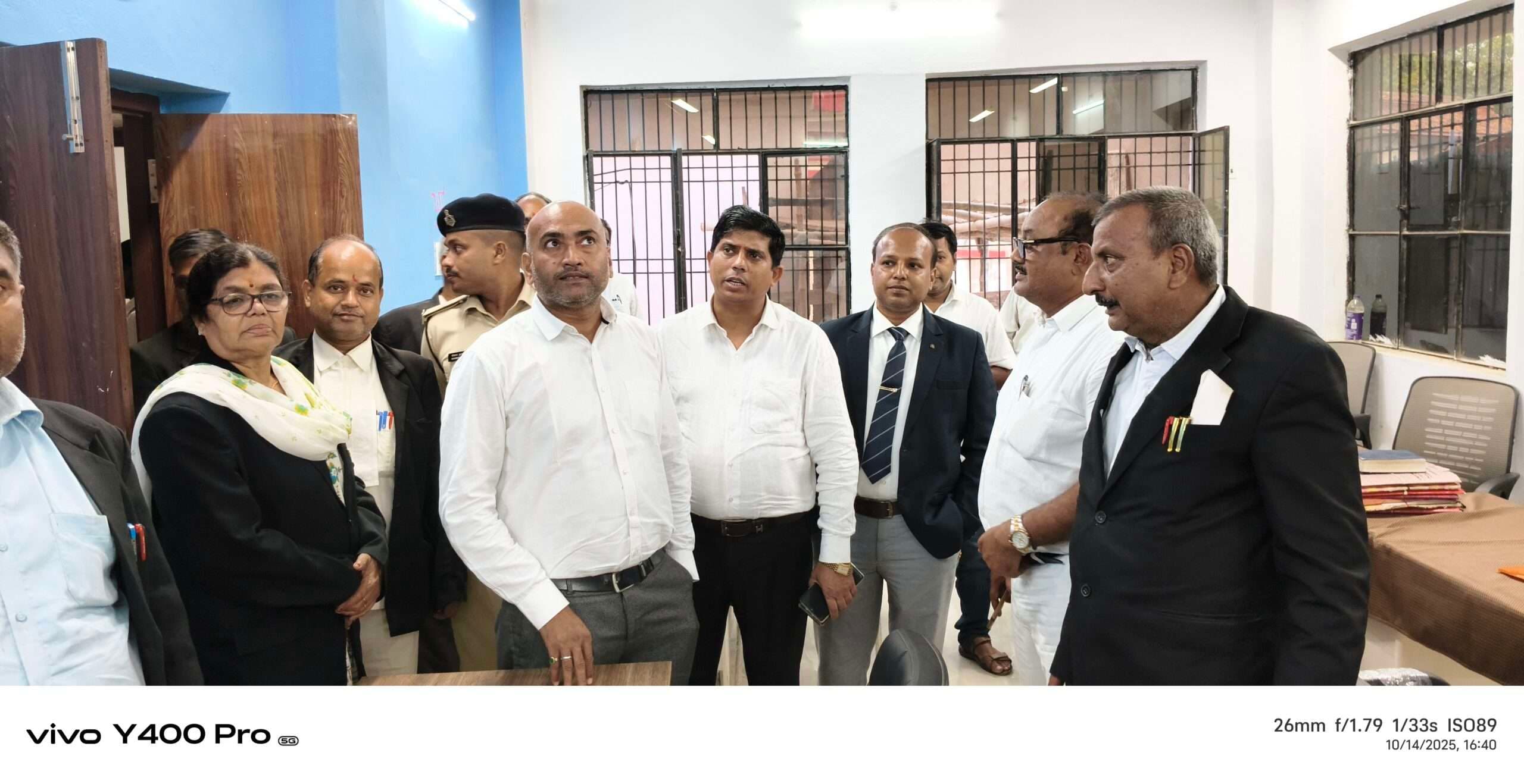 Madhubani News : न्यायिक पदाधिकारी ने नव निर्मित लायर्स हॉल का किया निरीक्षण