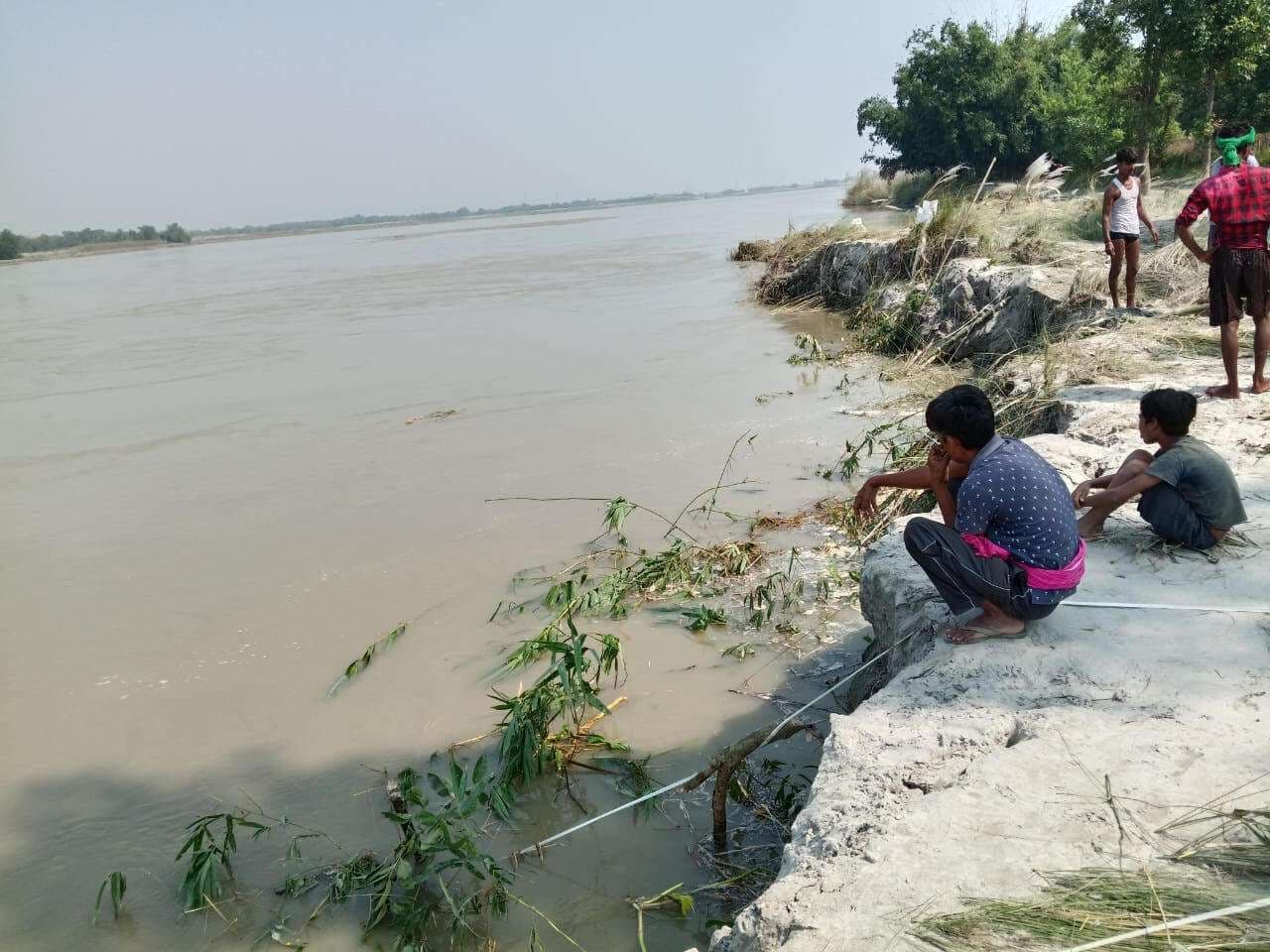 Madhubani News : कोसी नदी के जलस्तर में कमी के साथ ही कटाव तेज