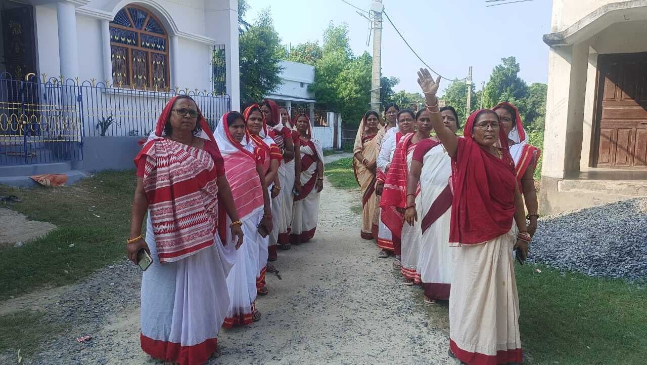 Madhubani News : आंगनबाड़ी सेविका ने चलाया मतदाता जागरूकता अभियान