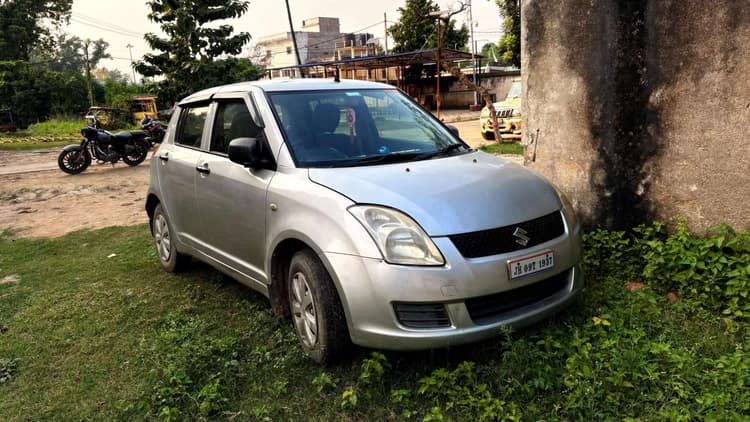 वाहन से बैनर पोस्टर बरामद, आचार संहिता उल्लंघन के मामले में प्राथमिकी दर्ज