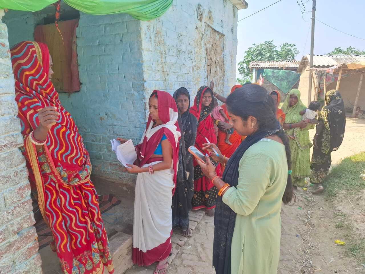 Madhubani News : आंगनबाड़ी सेविका- सहायिकाओं ने चलाया घर-घर दस्तक अभियान