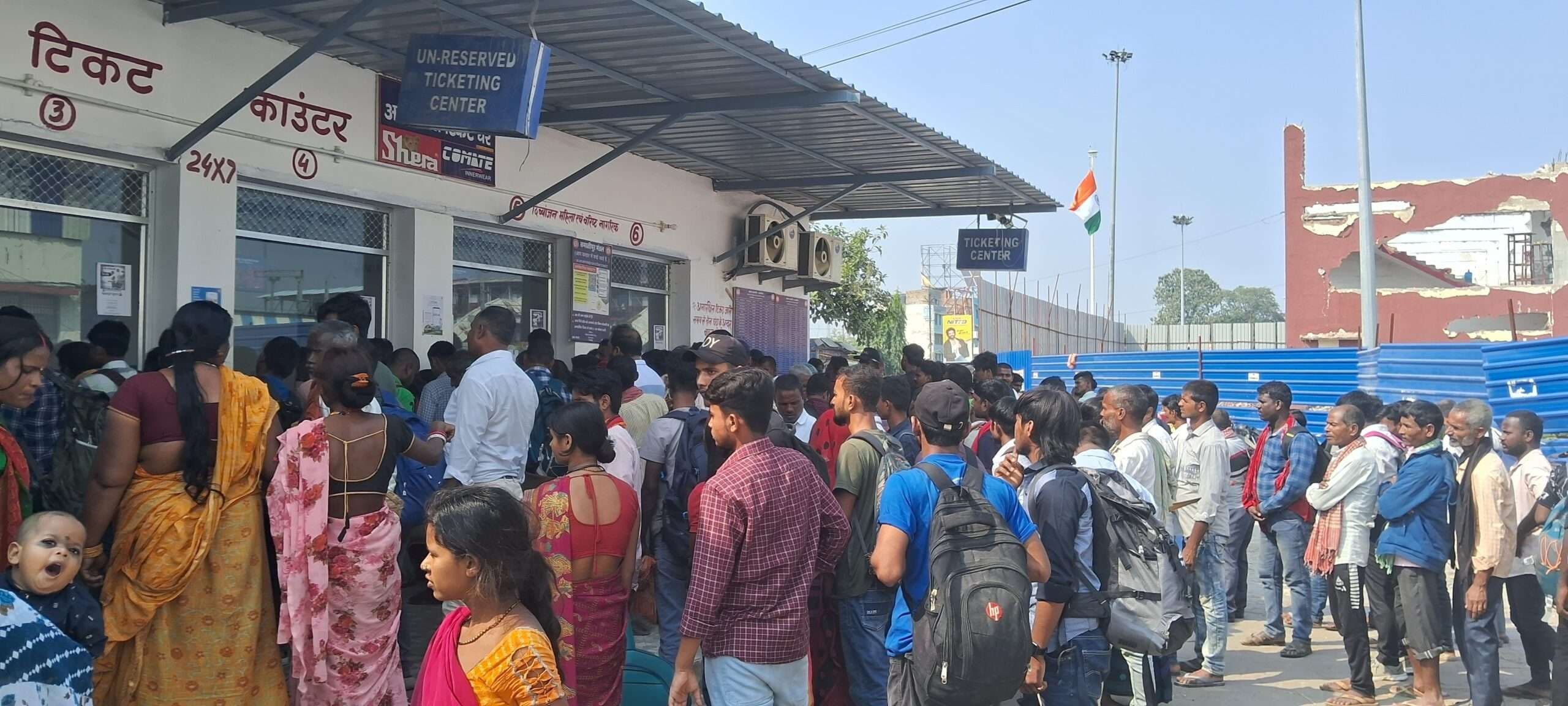 Darbhanga News: दीपावली-छठ पर घर लौटने के लिए आवक गाड़ियों में वेटिंग टिकट भी नहीं