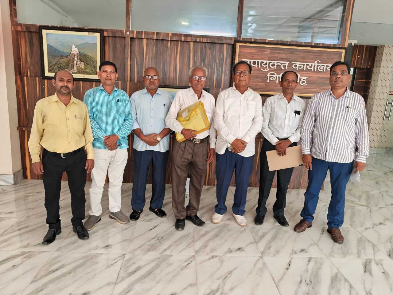 Giridih News: डीसी से मिला संयुक्त मोर्चा का शिष्टमंडल