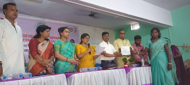 Bokaro news : स्वरोजगार से जुड़कर समाज व राष्ट्र के विकास में योगदान दें महिलाएं