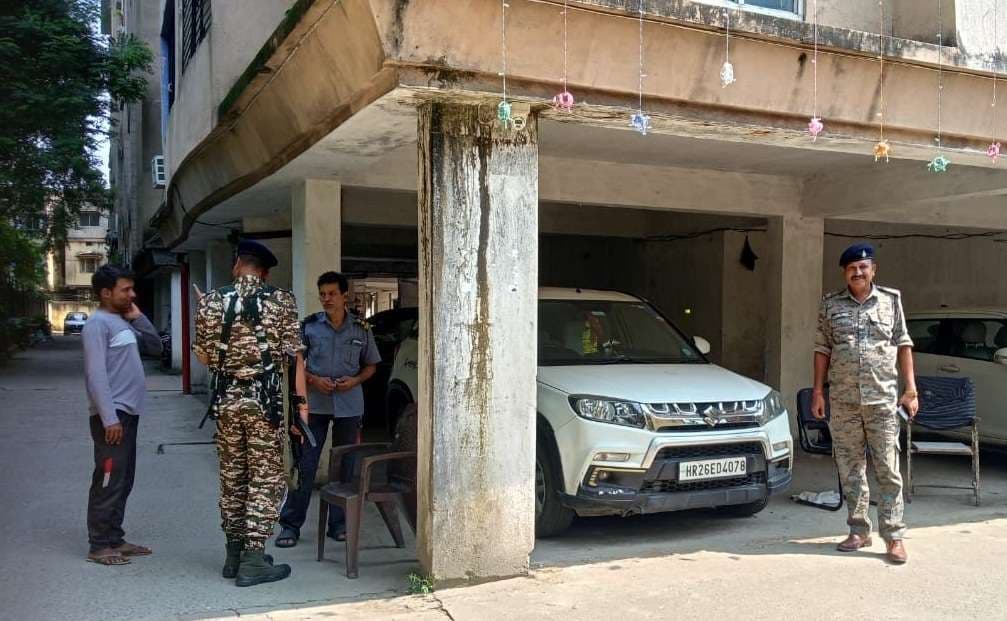 Bokaro news : चास के लोहा कारोबारी प्रदीप कलबलिया के घर पर छापा, 50 लाख से अधिक कैश बरामद