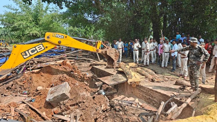 Giridih News : सरिया के छह अवैध आरा मिलों पर छापा, छह लाख से अधिक की मशीन तथा लकड़ियां जब्त