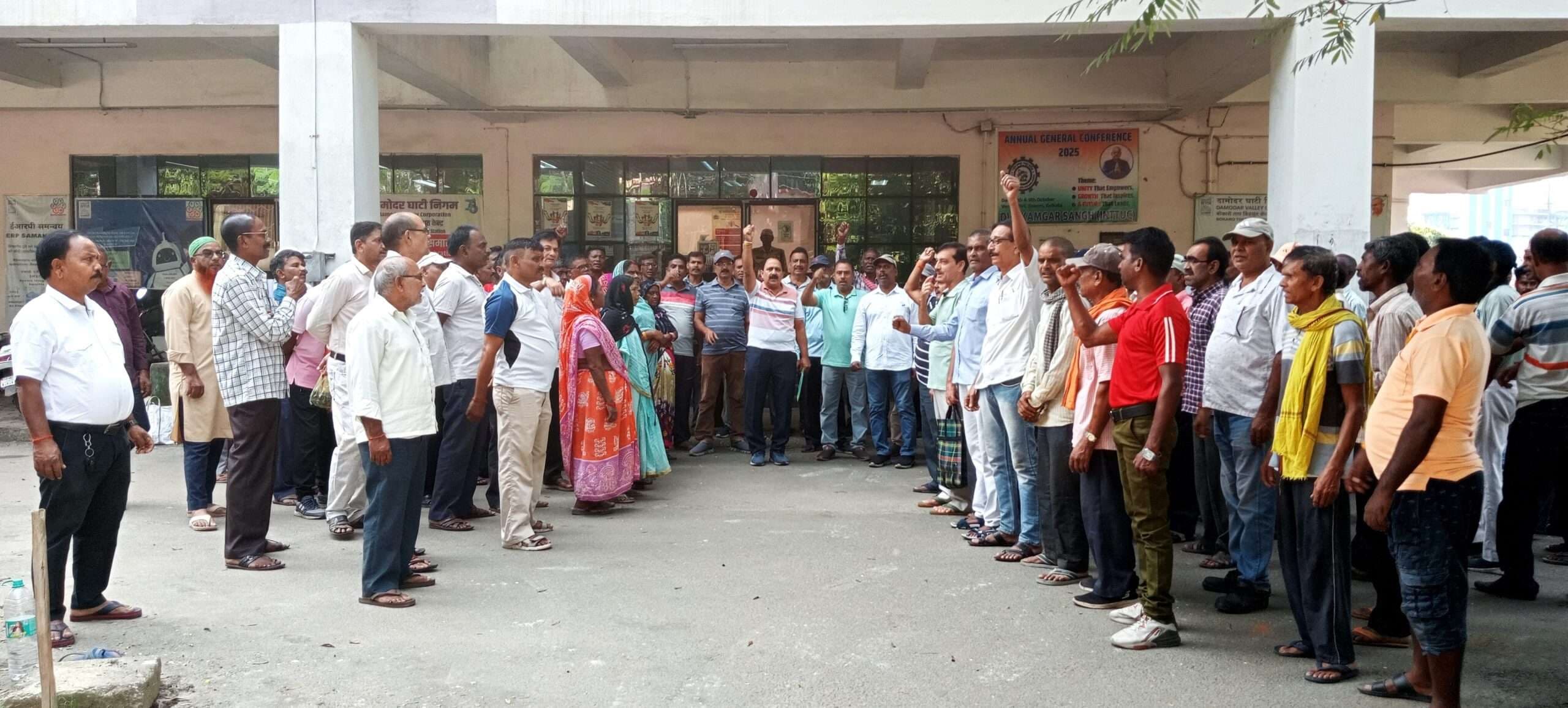 Bokaro News : स्मार्ट मीटर के विरोध में मजदूरों का प्रदर्शन