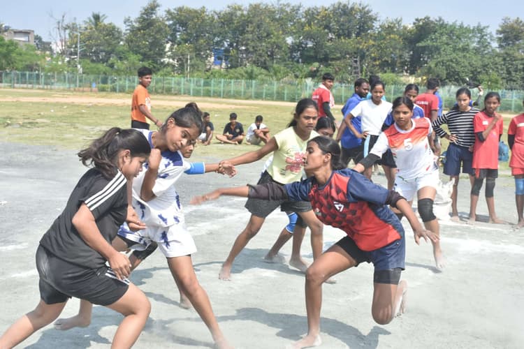 Dhanbad News: राज्य सब जूनियर कबड्डी प्रतियोगिता के लिए जिला टीम का चयन ट्रायल शुरू